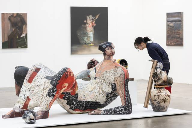 권오상의 사진 조각으로 눈길을 끈 아라리오갤러리 부스 전경. 아트부산 제공