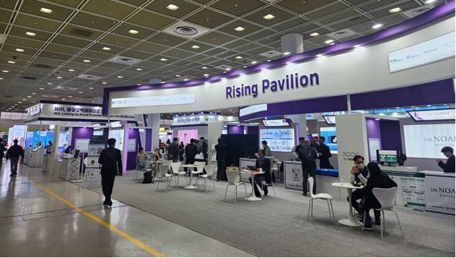 8일 바이오코리아에서 제약바이오협회가 마련한 Rising Pavilion 전시장. 일부 신약개발기업은 협회 지원으로 이번 행사에 참여했다.&nbsp;/사진=장종원 기자