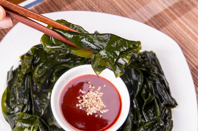 미역 등 해조류를 구성하는 클로렐라라는 녹조류에는 단백질, 미네랄, 비타민 등이 들어있어 납, 카드뮴 등 중금속을 배출하는 데 도움이 된다. [사진=클립아트코리아]