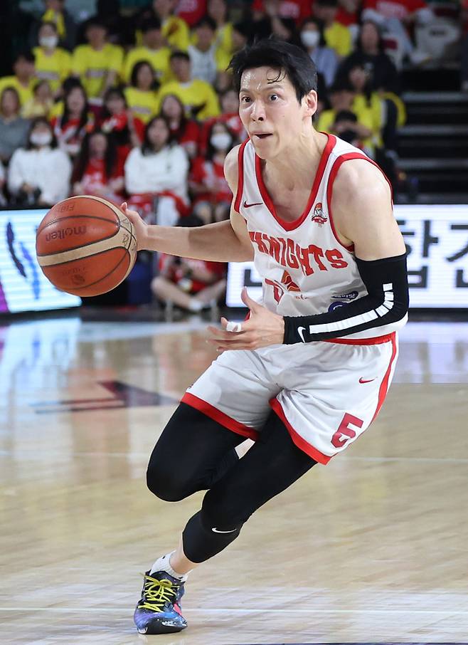 김선형은 “몸이 부서지는 한이 있더라도 열심히 뛰겠다”고 각오를 전했다. 사진 | 연합뉴스