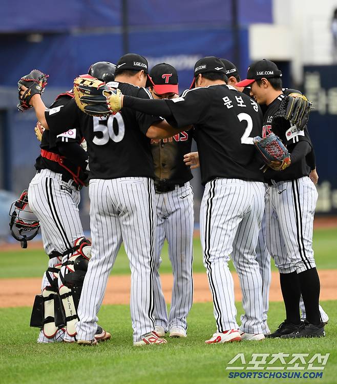 10일 대구 라이온즈파크에서 열린 삼성 라이온즈와 LG 트윈스의 경기. 승리한 LG 선수들이 기뻐하고 있다. 대구=박재만 기자 pjm@sportschosun.com/2025.05.10/
