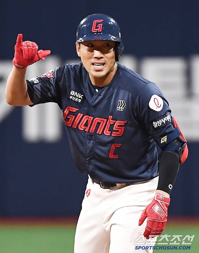 29일 서울 고척스카이돔에서 열린 롯데-키움전. 7회초 1사 전준우가 2루타를 친 후 기뻐하고 있다. 고척=정재근 기자 cjg@sportschosun.com/2025.4.29/
