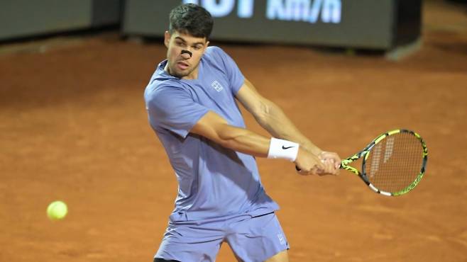 카를로스 알카라스가 로마 마스터스 1000 단식 32강전에서 라슬로 제레와 격돌하고 있다. 사진/ATP 투어