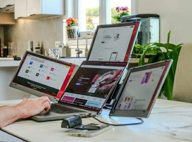 사진=아우라디스플레이