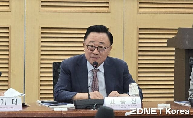 고동진 국민의힘 의원이 12일 서울 여의도 국회의원회관에서 열린 ‘국내 지도 데이터의 해외 이전, 국내 산업에 미치는 영향’ 세미나에서 개회사를 하고 있다.