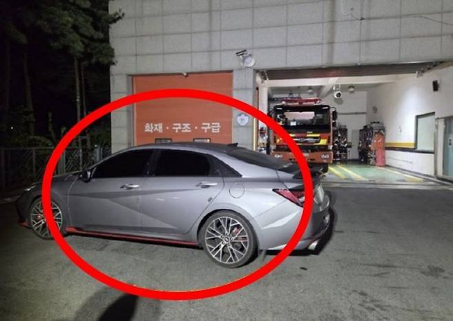 119안전센터 앞에 차량을 방치하고 3시간 동안 사라졌던 운전자가 경찰에 출석해 음주운전을 했다고 시인했다. 경기 김포경찰서는 지난 11일 소방기본법 위반 및 도로교통법상 음주운전 혐의로 40대 남성 A씨를 불구속 입건했다고 밝혔다. 김포경찰서