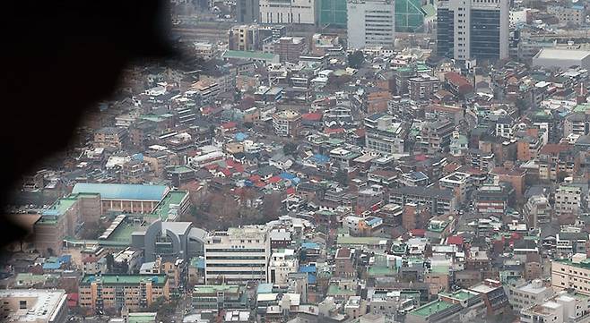 지난해 12월 16일 서울 남산타워에서 바라본 시내 빌라 밀집지역의 모습./ 뉴시스