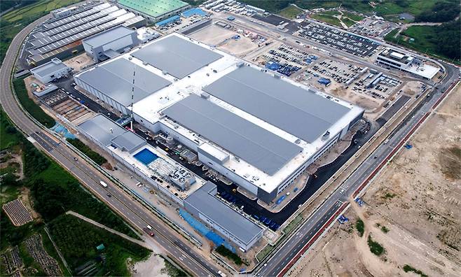 금양이 부산 기장에 위치한 동부산 E-PARK 산업단지 내에 건설 중인 원통형 배터리 공장 건설 현장 모습. / 금양 제공