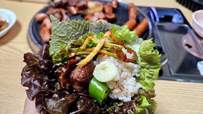 20250511_211233.jpg 저녁 양념소갈비와 소시지