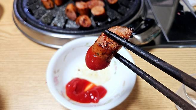 20250511_213128.jpg 저녁 양념소갈비와 소시지