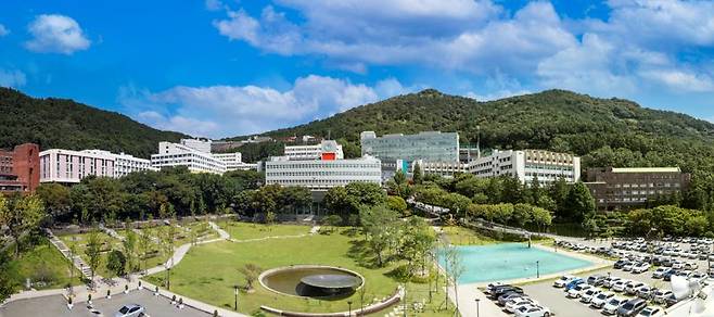 동아대 승학캠퍼스 정문. 대학 제공