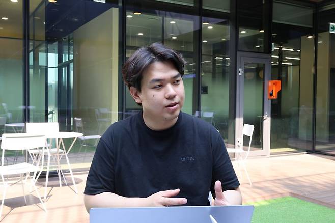 이세영 뤼튼 테크놀로지스 대표가 파이낸셜뉴스와의 인터뷰에서 AI사업 전략에 대해 말하고 있다. 이 대표는 "1인 1 AI 시대를 열겠다"고 공언했다. 뤼튼 제공