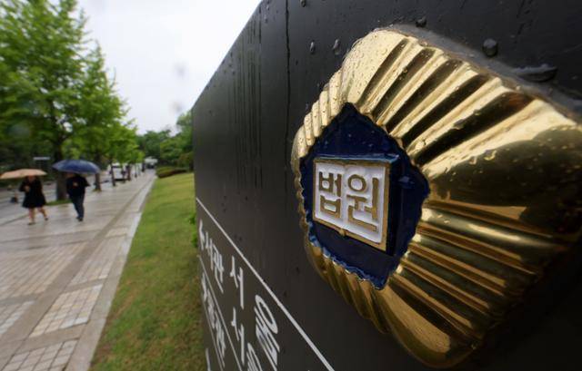 이재명 더불어민주당 대선 후보의 대법원 파기환송심 판결을 둘러싼 논란과 관련해 전국법관대표회의 임시회의를 열기로 결정한 9일 서울 서초구 서울중앙지방법원 모습. 뉴시스