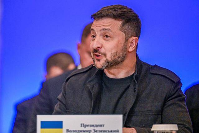 볼로디미르 젤렌스키 우크라이나 대통령이 10일 우크라이나 키이우에서 영국·프랑스·독일·폴란드 등 유럽 4개국 정상과의 회의에 참석하고 있다. 키이우=EPA 연합뉴스