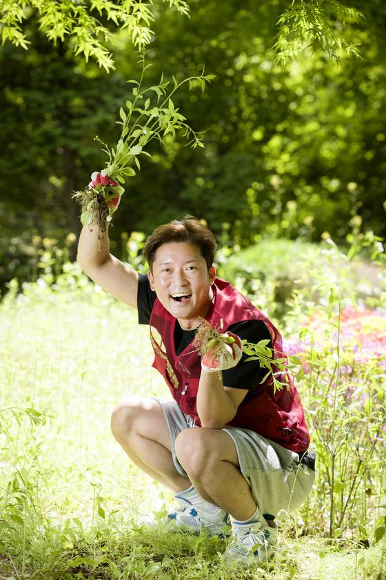 김대호는 프로그램 속에서 농사 지식을 총동원해 그야말로 ‘농사일’을 한다. 연출자 김미연 PD는 “잘 모르지만 배워보려는 태도, 진심으로 해내는 자세가 좋았다”고 밝혔다. 전민규 기자