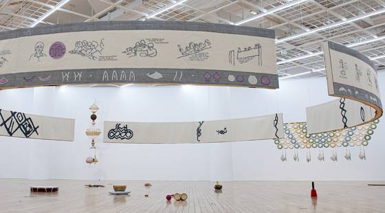 홍영인, '다섯 극과 모놀로그' 설치 전경. 남서원 촬영. [사진 아트선재센터]