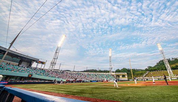 오는 16일부터 NC 다이노스가 임시 홈구장으로 사용하는 울산 문수구장 전경.  롯데 자이언츠 제공