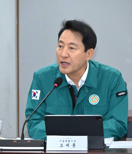 오세훈 서울시장이 12일 서울 중구 서울시청에서 '2025년 풍수해 안전대책 추진현황 보고회'를 주재하고 있다. 서울시 제공&nbsp;&nbsp;
