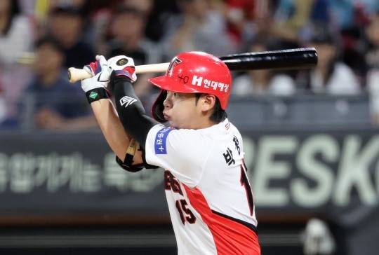 적시타 치는 박정우. 사진[연합뉴스]
