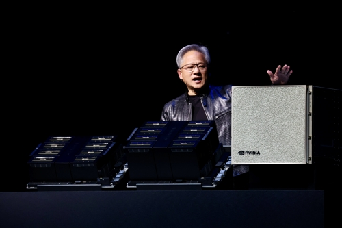 ‘컴퓨텍스 2024’에서 발표 중인 젠슨 황 엔비디아 CEO. [사진출처=연합뉴스]