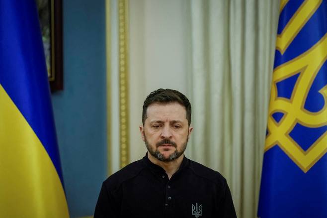 (키이우 로이터=뉴스1) 강민경 기자 = 볼로디미르 젤렌스키 우크라이나 대통령이 4일 키이우에서 기자회견을 열고 취재진의 질문에 답하고 있다. 2025.4.4  ⓒ 로이터=뉴스1  Copyright (C) 뉴스1. All rights reserved. 무단 전재 및 재배포,  AI학습 이용 금지. /사진=(키이우 로이터=뉴스1) 강민경 기자