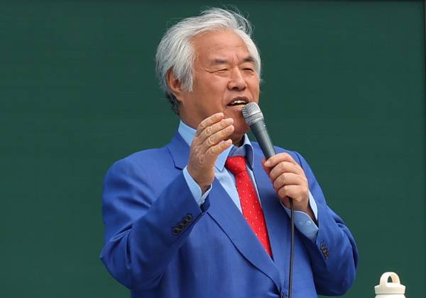 전광훈 사랑제일교회 목사가 김문수 국민의힘 후보가 대선 후보 자격을 회복한 것을 두고 전화위복이라고 평가했다. 사진은 전광훈 사랑제일교회 목사가 전국 주일 연합 예배에서 설교하는 모습. /사진=뉴시스