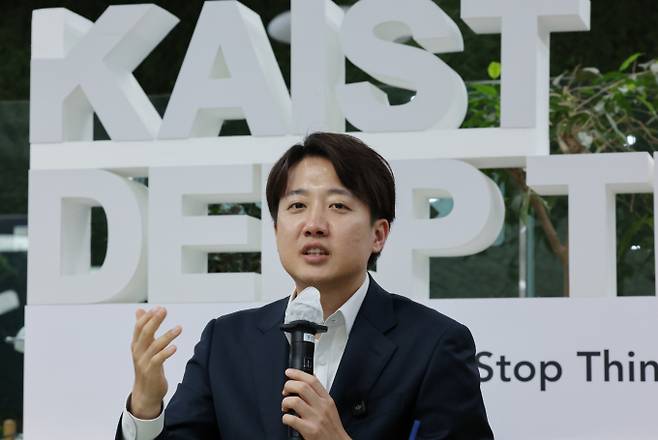 이준석 개혁신당 대선 후보가 지난 7일 대전 유성구 한국과학기술원(KAIST)에서 학생들과 '2030 현장 청취' 간담회를 하고 있다. /사진=뉴스1