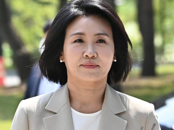 이재명 민주당 대선 후보의 아내 김혜경씨가 공직선거법 위반 혐의 2심에서 벌금 150만원을 선고받았다. 사진은 공직선거법위반 혐의로 1심에서 벌금형을 선고받은 이재명 더불어민주당 대선 후보의 배우자 김혜경씨가 12일 경기 수원시 영통구 수원지방법원에서 열리는 항소심 선고 공판에 출석하고 있는 모습. /사진=뉴시스