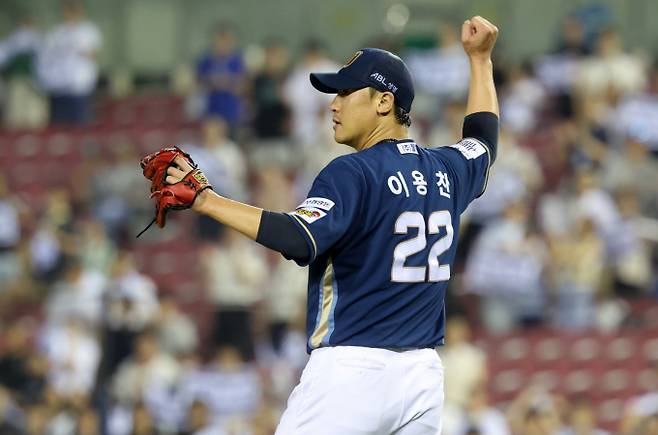 NC다이노스 투수 이용찬이 어깨 부상을 당했다. 사진은 2024시즌 NC다이노스에서 활약한 이용찬의 모습. /사진=뉴시스