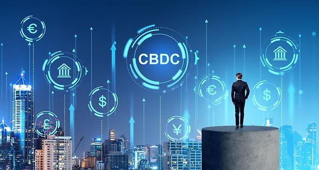 한국은행이 만약 원화를 기초자산으로 하는 스테이블코인 발행이 허용된다면 인가 단계부터 통화당국이 직접 관리해야 한다고 주장했다. 사진은 CBDC 관련 이미지 [123RF]