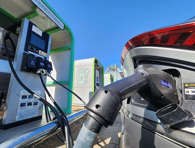 인천국제공항 전기차 충전소 모습  [연합]