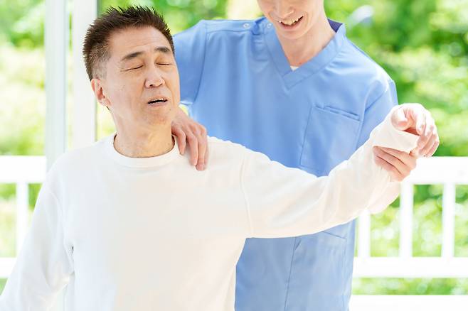 도수치료 등 특정 분야에 보험금 지급 쏠림이 심화돼 개선 목소로기 높다  [게티이미지뱅크]