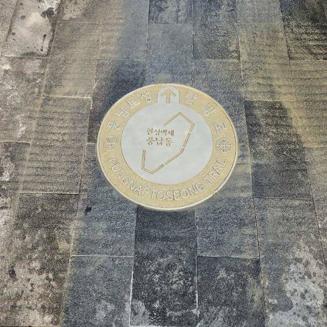 [서울=뉴시스] 바닥동판. 2025.05.12 (사진 제공=송파구청) photo@newsis.com *재판매 및 DB 금지