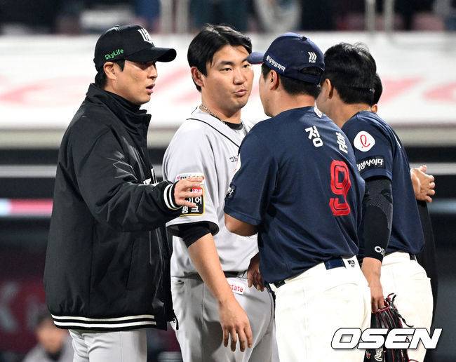 경기 후 롯데 베테랑 찾은 KT 우규민-장성우 '정말 미안해요'