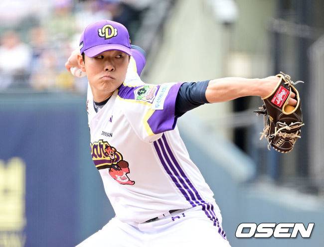 [OSEN=잠실, 최규한 기자] 6일 서울 잠실야구장에서 ‘2025 신한 SOL Bank KBO리그’ 두산 베아스와 LG 트윈스의 경기가 열렸다.이날 두산은 최원준, LG는 요니 치리노스를 선발로 내세웠다.1회초 두산 선발 최원준이 힘차게 공을 뿌리고 있다. 2025.05.06 / dreamer@osen.co.kr