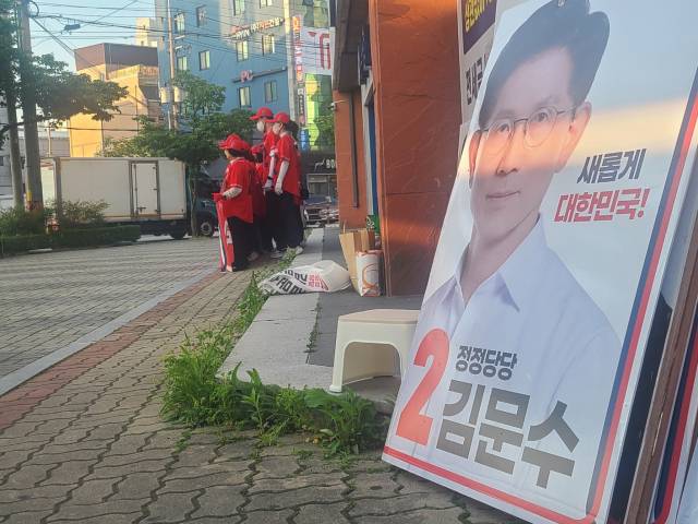 ▲12일로 21대 대선을 향한 22일간의 공식 선거운동이 본격화했지만 국민의힘 전북 익산지역 유세전은 아직 체계가 잡히지 않은 모습이었다. ⓒ프레시안