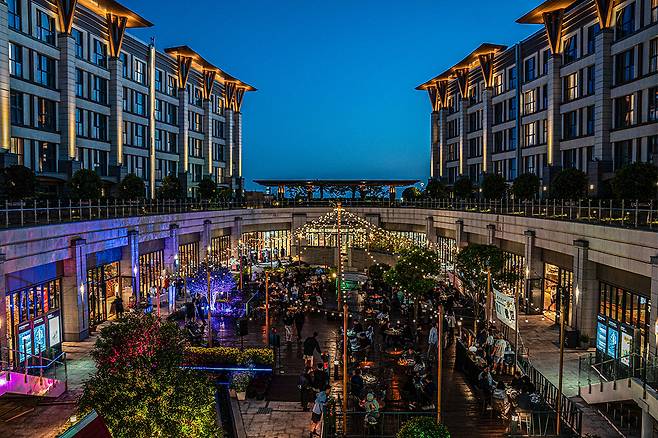 제주신화월드 야외테라스.