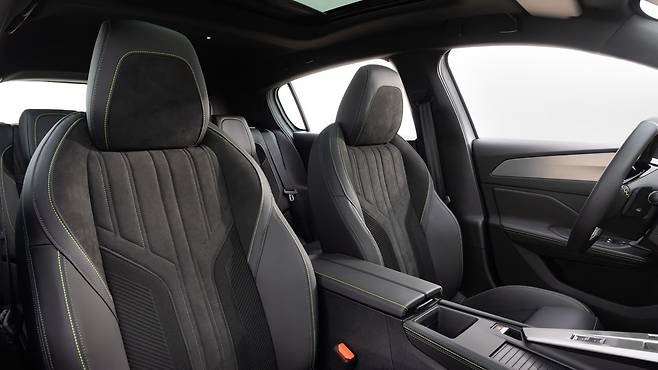 푸조 308 스마트 하이브리드 실내. 사진=푸조 코리아 제공