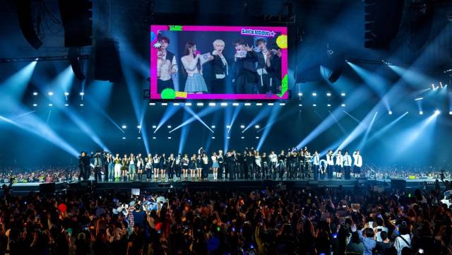 11일 케이콘 재팬 2025의 마지막날 K팝 공연을 마치고 전 출연진이 무대 인사하고 있다. 사진 제공=CJ ENM