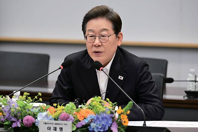 이재명 더불어민주당 대선후보가 4월28일 경기도 이천시 SK하이닉스 이천캠퍼스에서 열린 'K-반도체' AI 메모리반도체 기업 간담회에 참석해 모두발언을 하고 있다. ⓒ국회사진취재단