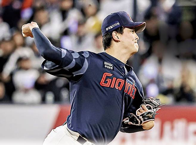 롯데 김원중이 10일 수원 KT전에서 등판해 6시즌 연속 10세이브 기록을 세웠다. 롯데 자이언츠 제공