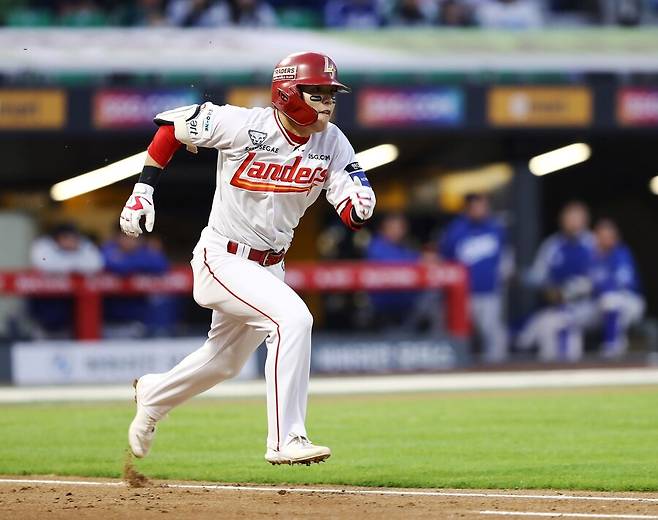 ▲ 이숭용 감독은 정준재를 믿고 기용하겠다는 뜻을 재차 드러내고 있다 ⓒSSG랜더스