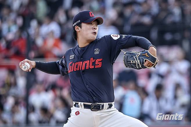 롯데 이민석이 11일 수원 KT전에서 역투하고 있다. /사진=롯데 자이언츠 제공