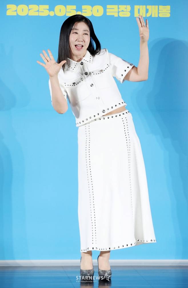 배우 라미란이 12일 오전 서울 광진구 롯데시네마 건대입구에서 열린 영화 '하이파이브'(감독 강형철) 제작보고회에 참석해 포즈를 취하고 있다. /2025.05.12 /사진=김휘선 hwijpg@