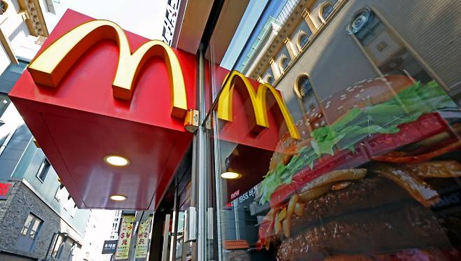 햄버거 브랜드의 '실적 홍보' 이면엔 불편한 이유들이 숨어 있다.[사진｜뉴시스]