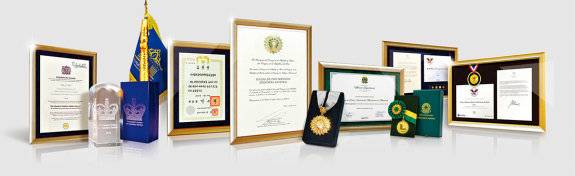 하나님의 교회가 국제사회에서 받은 주요 상·훈장·표창들. 왼쪽부터 영국 여왕 자원봉사상, 대한민국 대통령 단체표창, 페루 국회 훈장, 브라질 입법공로훈장, 미국 대통령 자원봉사상 금상. 하나님의 교회 제공