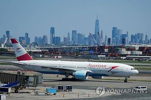 뉴어크 공항에 대기 중인 여객기 [뉴어크 로이터=연합뉴스. 재판매 및 DB 금지]