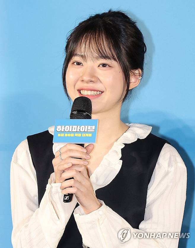 인사말하는 이재인 (서울=연합뉴스) 이재희 기자 = 배우 이재인이 12일 서울 광진구 롯데시네마 건대입구점에서 열린 영화 '하이파이브' 제작보고회에서 인사말을 하고 있다. 2025.5.12 scape@yna.co.kr