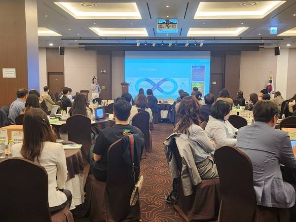 지난 12일 도교육청은 성남 밀리토피아 호텔에서 선도학교 운영 지원을 위한 워크숍을 열고 AI에듀테크 영어교육 경향, 특수 외국어 교육이해, 수업 사례 나눔 등을 진행했다. <경기도교육청 제공>