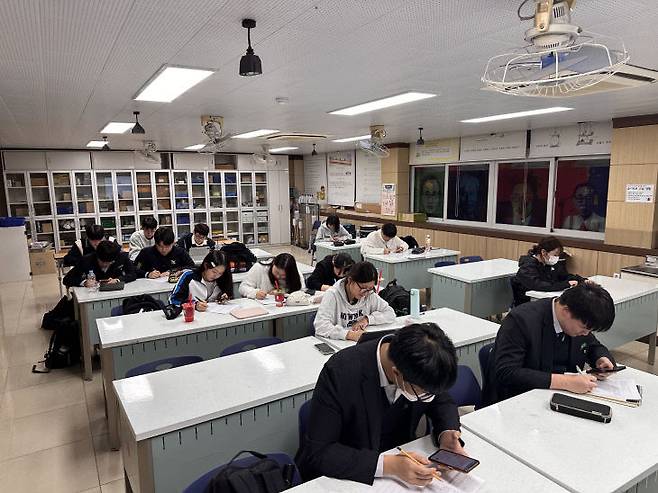 세계문제와 미래사회 수업활동 모습.